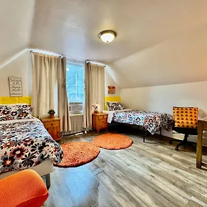 Private With Two Twin Beds Air Conditioning And Shared Bathrooms Located Near Seatac Airport And Downtown , Seattle United States
